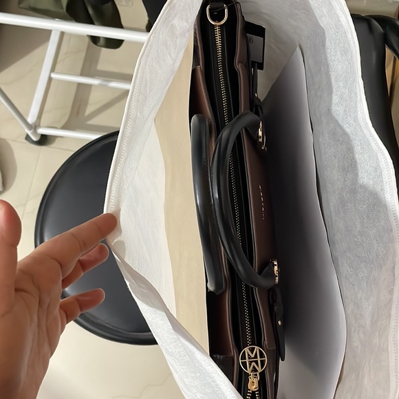 Miraggio Rosalind Tote bag | NWT - Picture 10 of 17